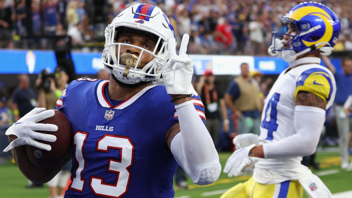 Bills blow out reigning champion Rams in season opener