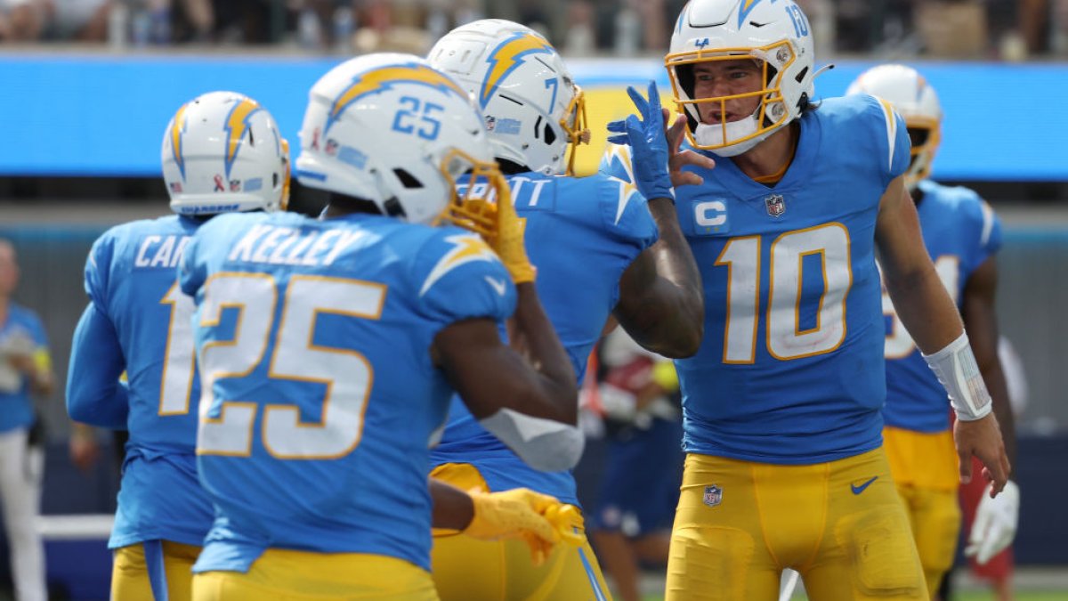 What time is the Los Angeles Chargers vs. Las Vegas Raiders game tonight?  Channel, streaming options, how to watch