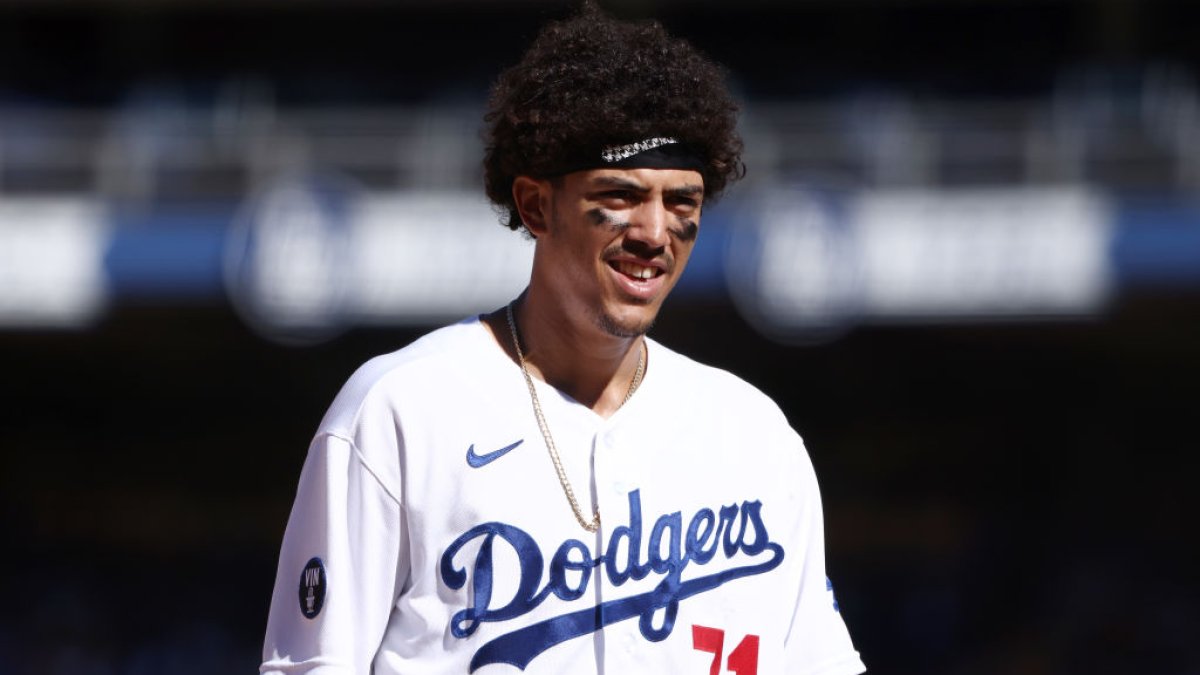 Miguel Vargas Leads Dodgers Late Rally in 6-5 Victory Over D-Backs