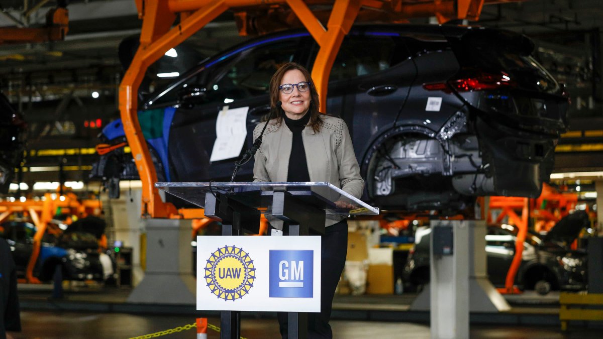 For GM Auto Union Workers, There's Still a Lot to Learn About Making EVs - Vimarsana News