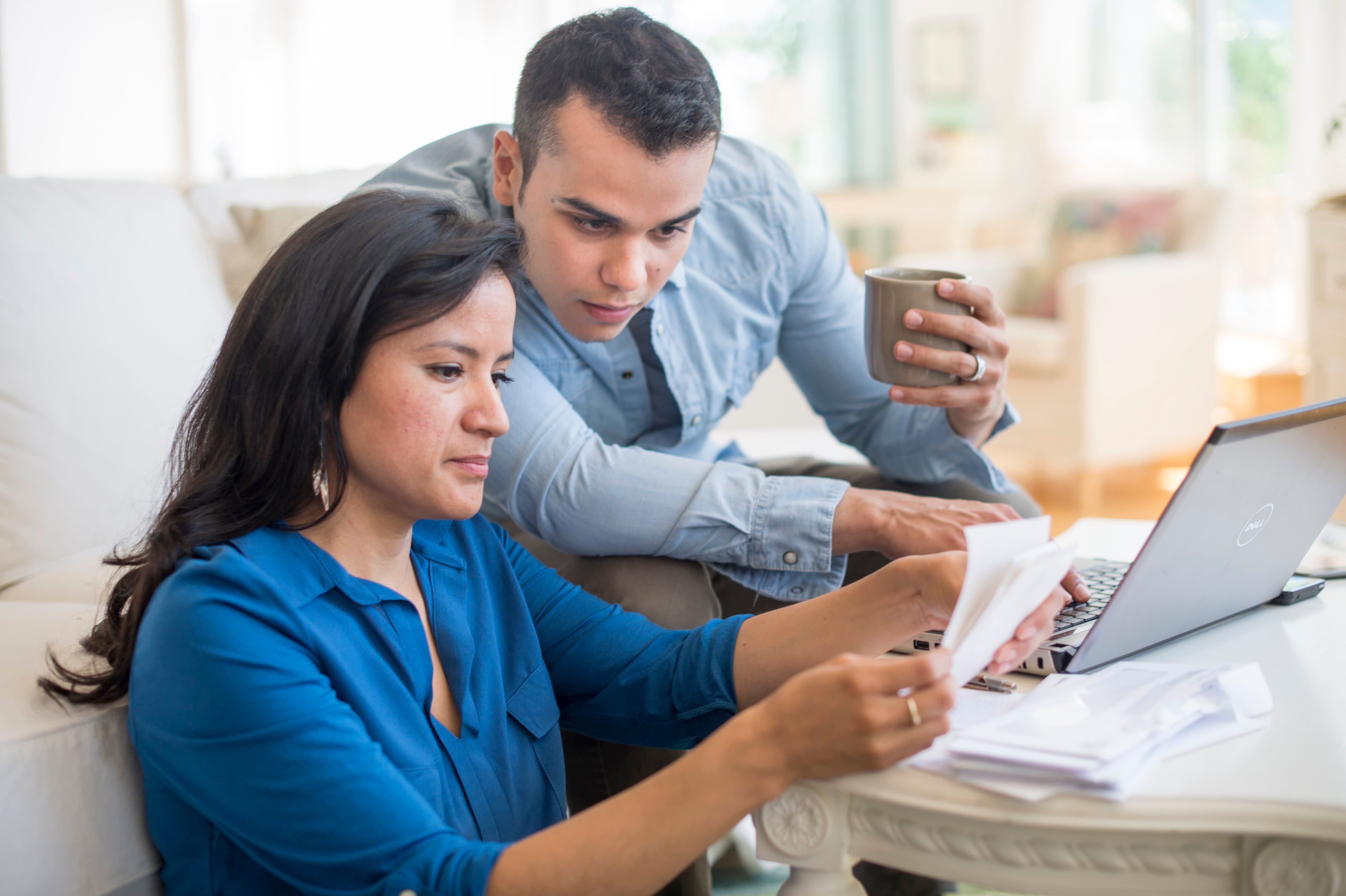 Delaying Big Purchases, Reducing Debt: 76% of Adults Are Making Lifestyle Changes to Prepare for a Potential Recession - Vimarsana News
