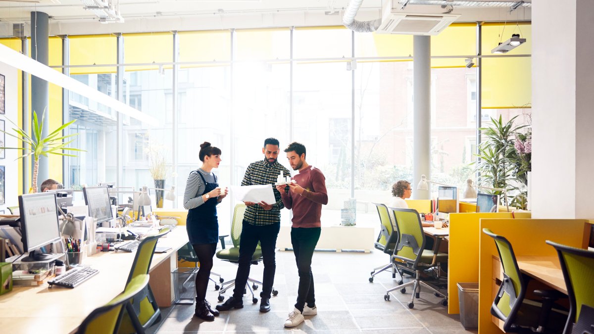 4 Business Casual Staples to Build Your Work Wardrobe on Any Budget - Vimarsana News