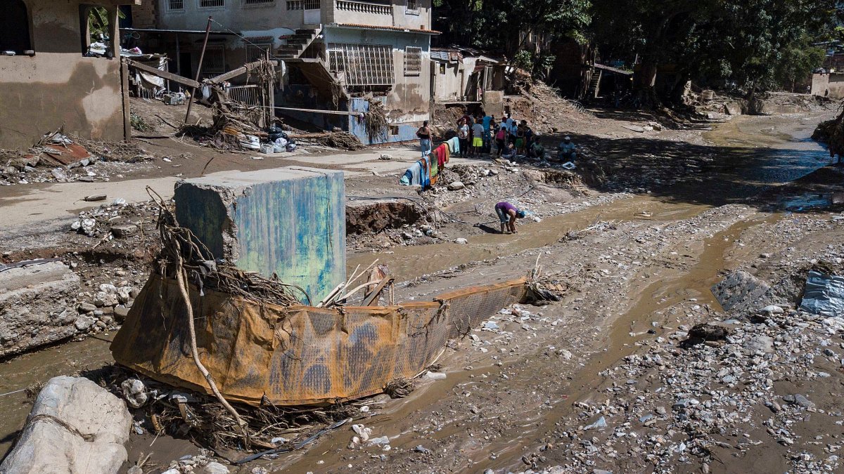 Tales of Survival Emerge as Venezuela Landslide Toll Hits 34 - Vimarsana News