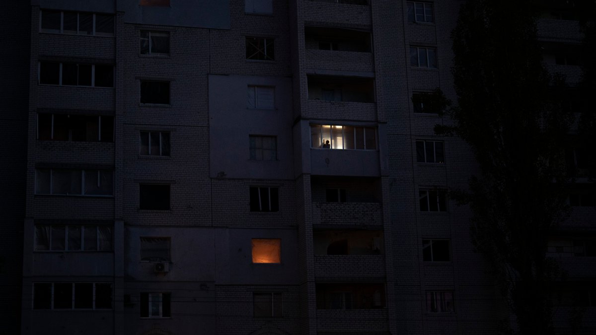 'Massive' Strike Knocks Out Power For 100,000s in Ukraine – NBC Los Angeles - Vimarsana News