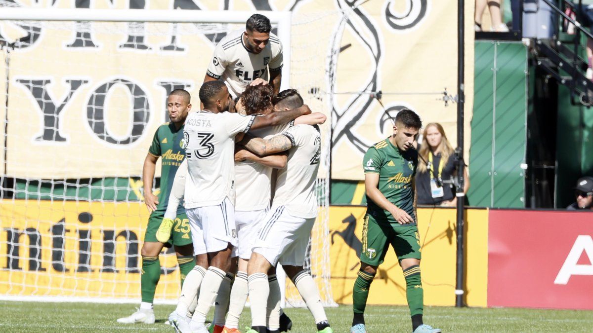 LAFC beats Timbers 3-2 after raising title banners - The Columbian