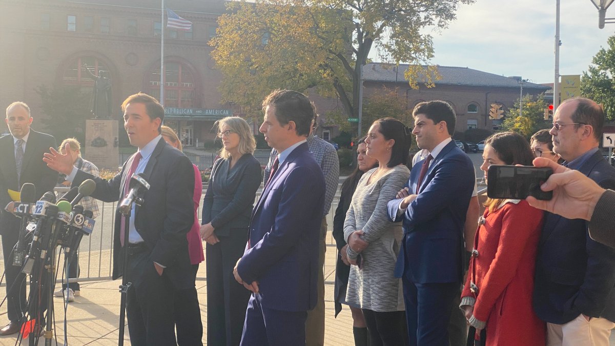 Sandy Hook Victim Families Speak Out After Verdict in Alex Jones Case – NBC Los Angeles - Vimarsana News