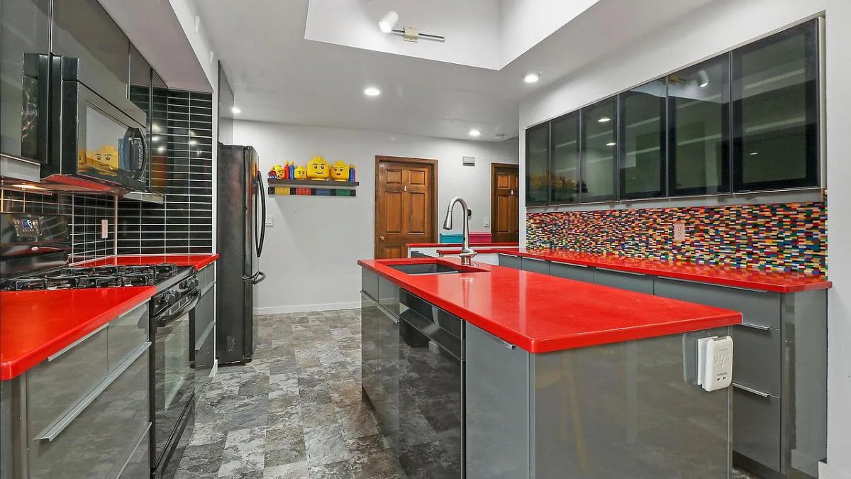 LEGO-Themed House in Kenosha Finds Buyer: See the Home's Colorful Interior – NBC Los Angeles - Vimarsana News
