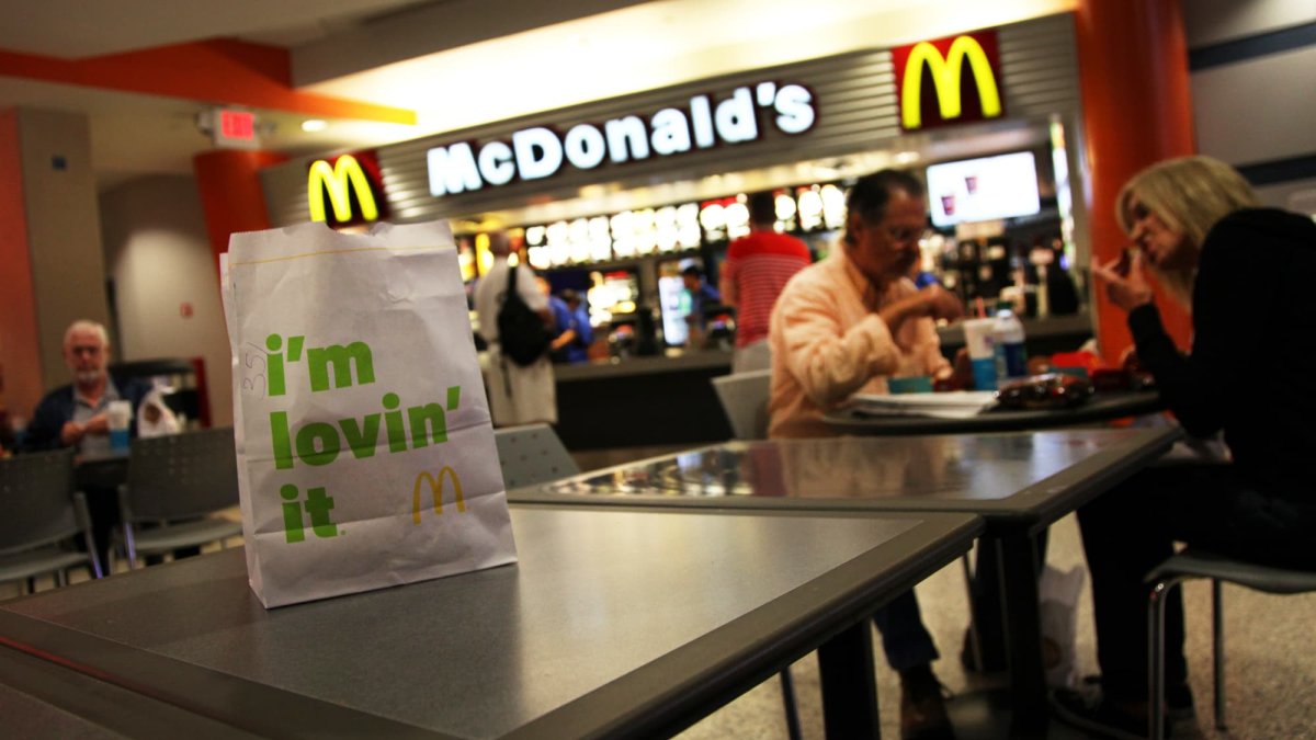 Inflation Forces Mom and Pop Restaurants and Chains Like McDonald's to Lean on Their Strengths - Vimarsana News