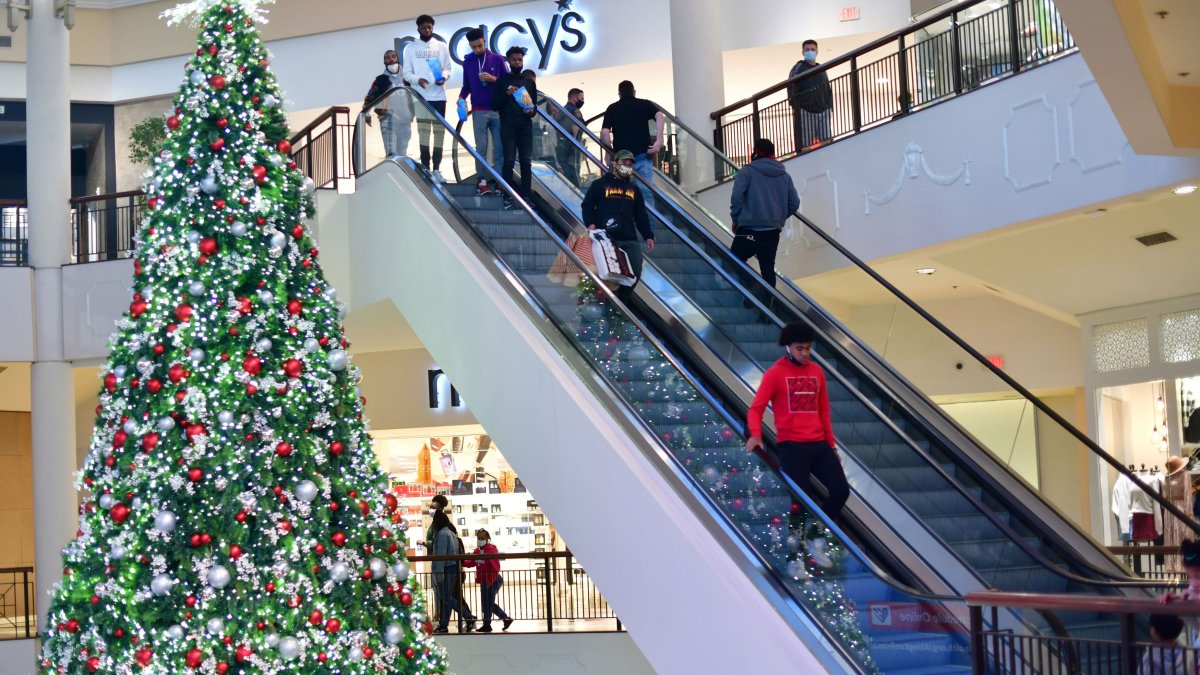 Consumers Are Cutting Back on Holiday Gift Buying Amid Higher Inflation - Vimarsana News