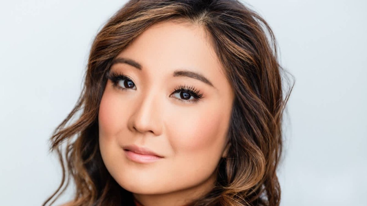 'Emily in Paris' Actor Ashley Park's Career Advice: 'You're Allowed to Dream Big' – NBC Los Angeles - Vimarsana News