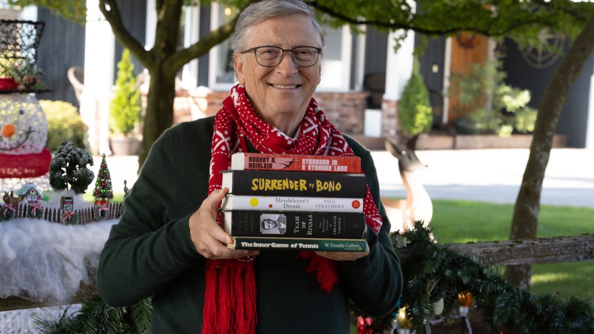 Bill Gates Has 5 New Book Recommendations for Your Holiday Reading List - Vimarsana News