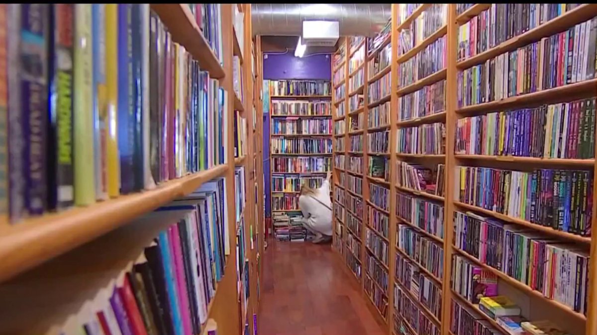 Community Supports North Hollywood Bookshop After Fire – NBC Los Angeles