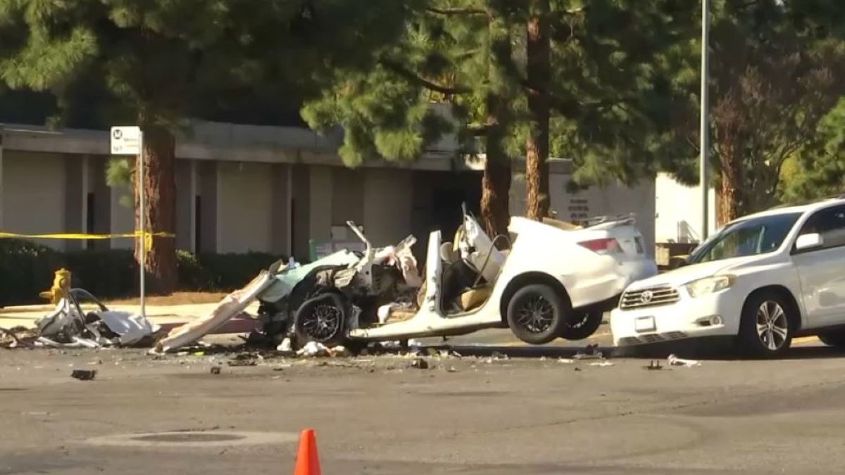Two Rescued From Wreckage After Crash in Northridge – NBC Los Angeles