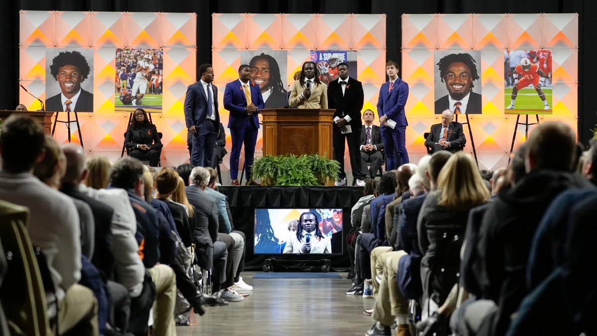 Virginia Honors Slain Players in Memorial Service on Campus - Vimarsana News