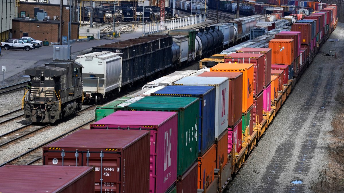Here's How a Railroad Strike Could Cripple the US Economy in Just 2 Weeks – NBC Los Angeles - Vimarsana News