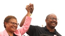 LOS ANGELES, CA - SEPTEMBER 17, 2022 - - Los Angeles mayoral candidate Rep. Karen Bass and Long Beach Vice Mayor Rex Richardson, who is running for mayor of Long Beach, raise their hands together at a rally and BBQ at the headquarters for The Los Angeles County Federation of Labor, AFL-CIO to help mobilize for this election season in Los Angeles on Saturday, September 17, 2022. (Genaro Molina / Los Angeles Times via Getty Images)
