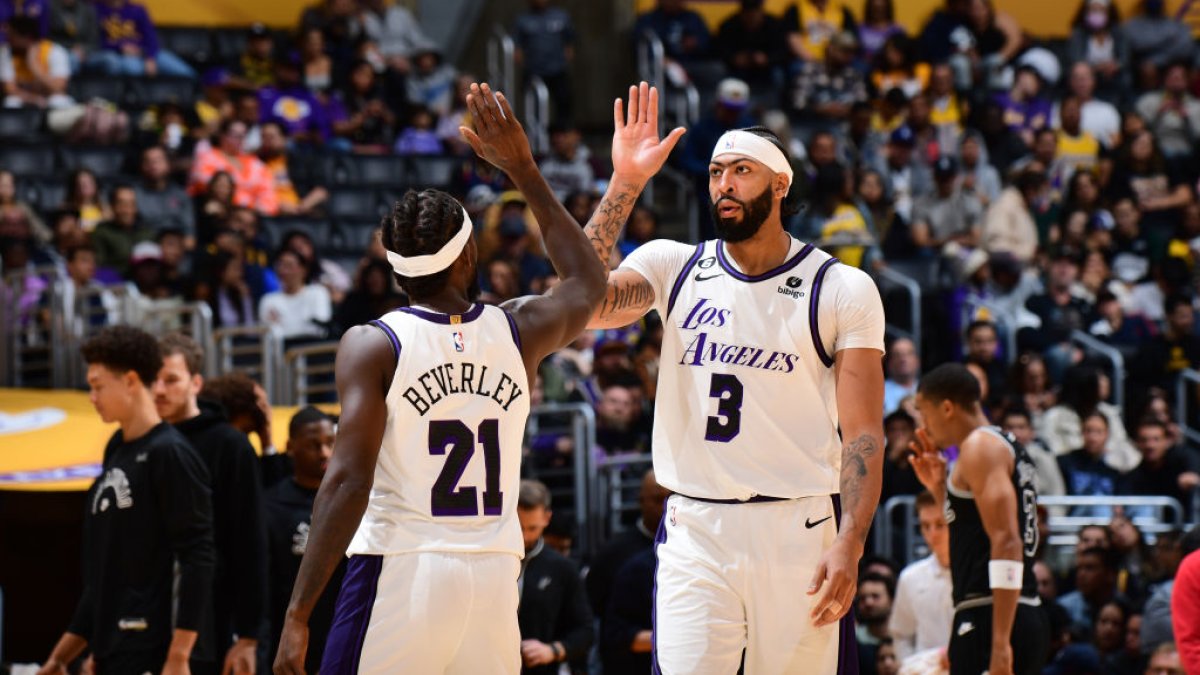 Anthony Davis leads Lakers past Spurs for 3rd straight win - Seattle Sports