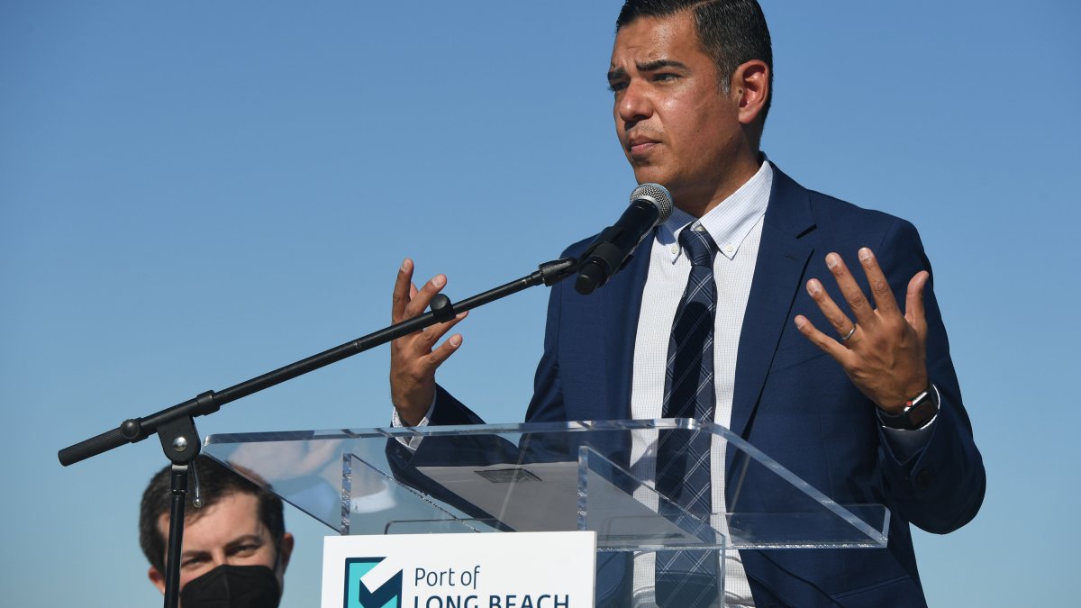Former Long Beach Mayor Robert Garcia Sworn Into U.S. House - Vimarsana News