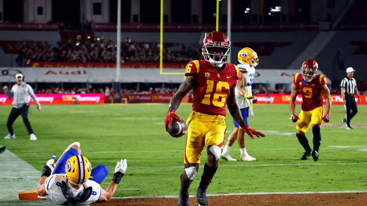 Caleb Williams Throws 4 Touchdown Passes Propel No. 9 USC Past Cal, 41 ...