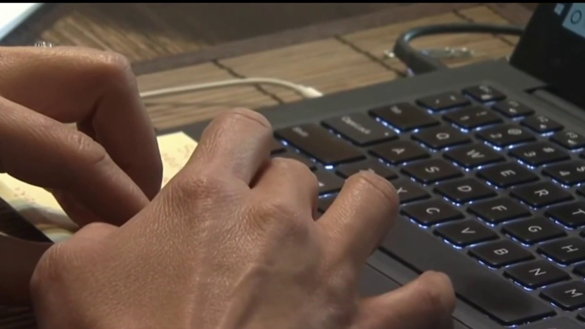 Experts Warn Parents About Online Safety After Riverside Triple Homicide - Vimarsana News