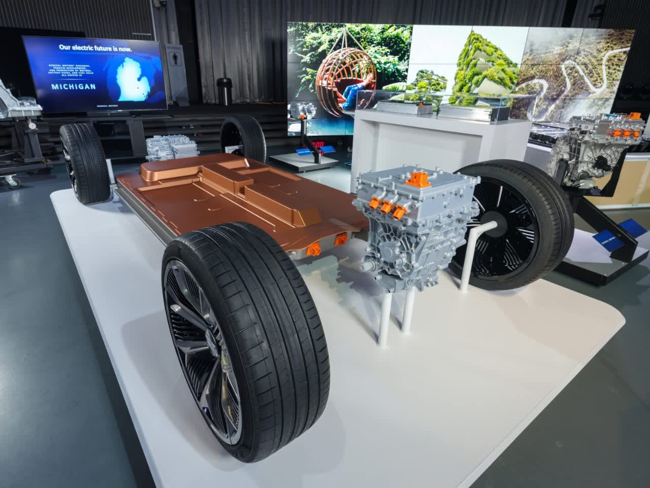 GM, LG Investing $275 Million to Expand Tennessee EV Battery Plant - Vimarsana News