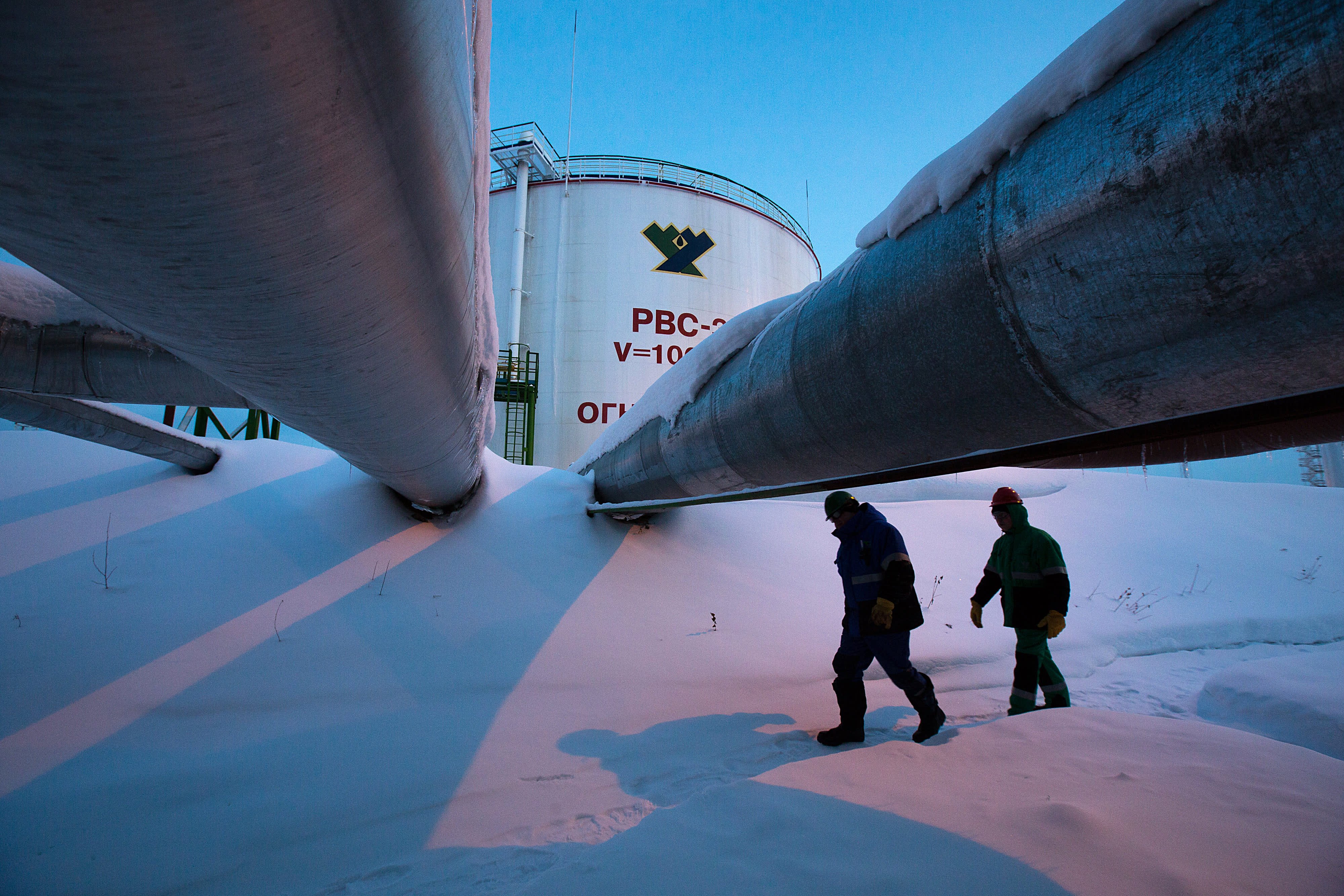 Tankers Seen Heading to Russia as Oil Price Cap Goes Into Effect on Exports - Vimarsana News