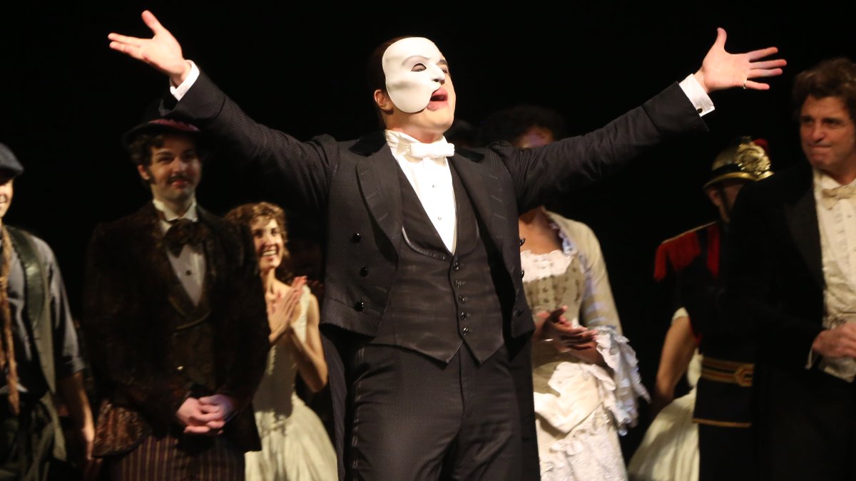 'The Phantom of the Opera' Is Closing Soon — Meet Some of the Lifers Who Have Worked on It for Decades – NBC Los Angeles - Vimarsana News
