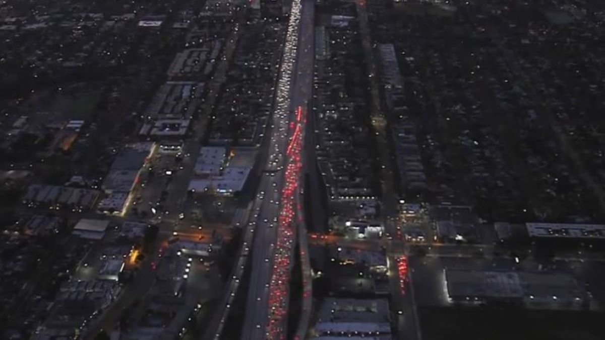 One Killed in SUV Crash on 405 Freeway in West LA - Vimarsana News