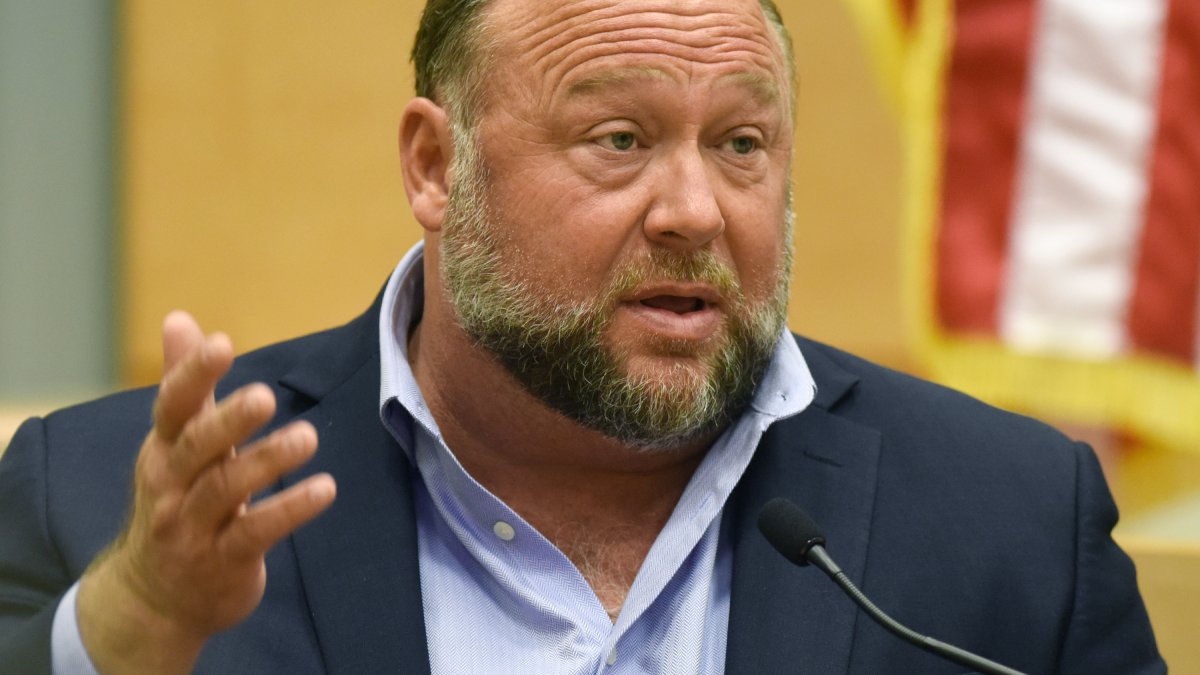 Judge Allows Sandy Hook Cases Against Alex Jones to Proceed – NBC Los Angeles - Vimarsana News