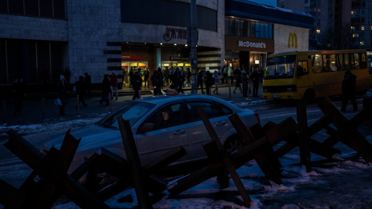 Ukraine's Kherson Loses Power Supply After Russian Shelling – NBC Los Angeles - Vimarsana News
