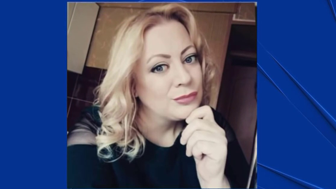 Сара Креванек, учительница из Калифорнии, возвращается в Лос-Анджелес после заключения в России – NBC Los Angeles