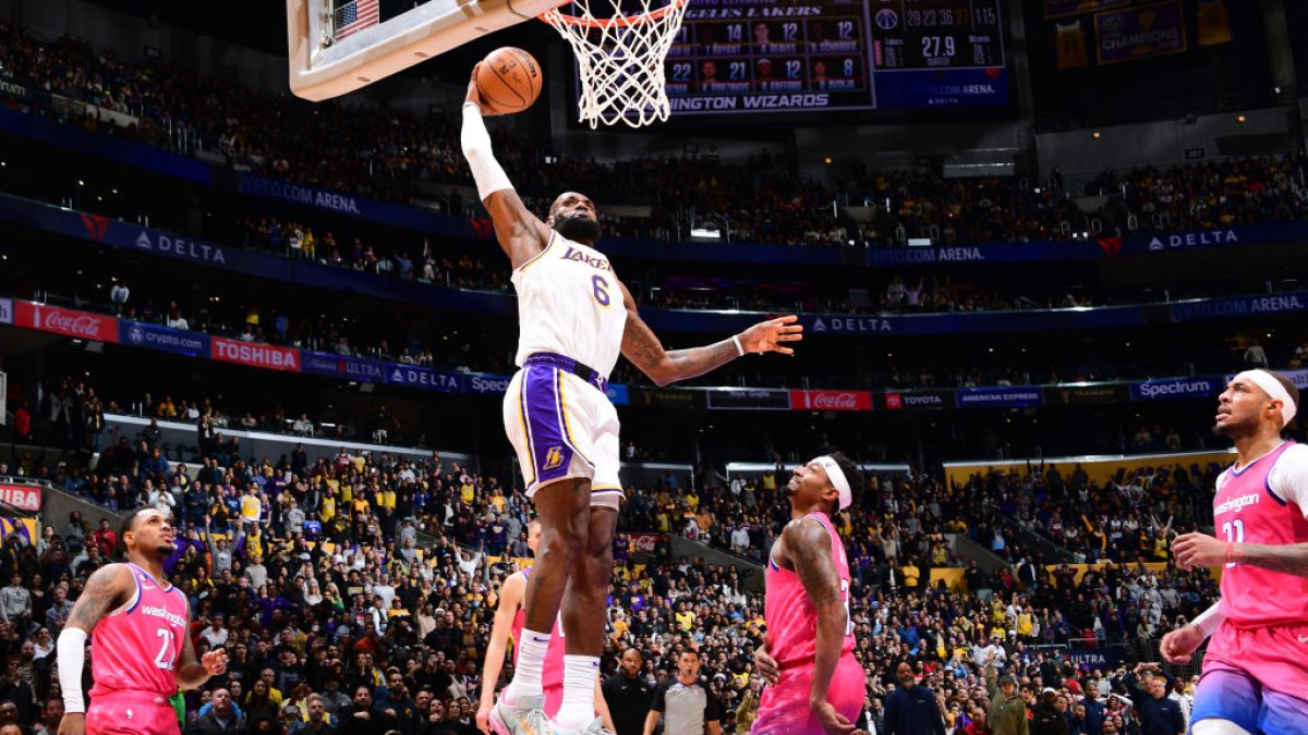 James scores 33 points, Lakers win a close one without Davis