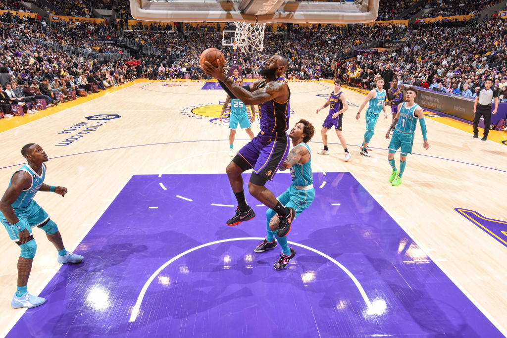 Lakers Comeback Falls Short in 134-130 Loss to Hornets, LeBron James Scores 34