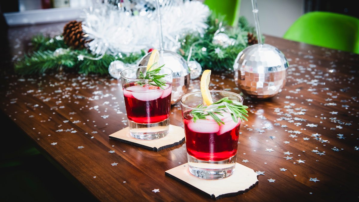 4 Festive Cocktail Recipes for Your Holiday 2022 Party – NBC Los Angeles - Vimarsana News