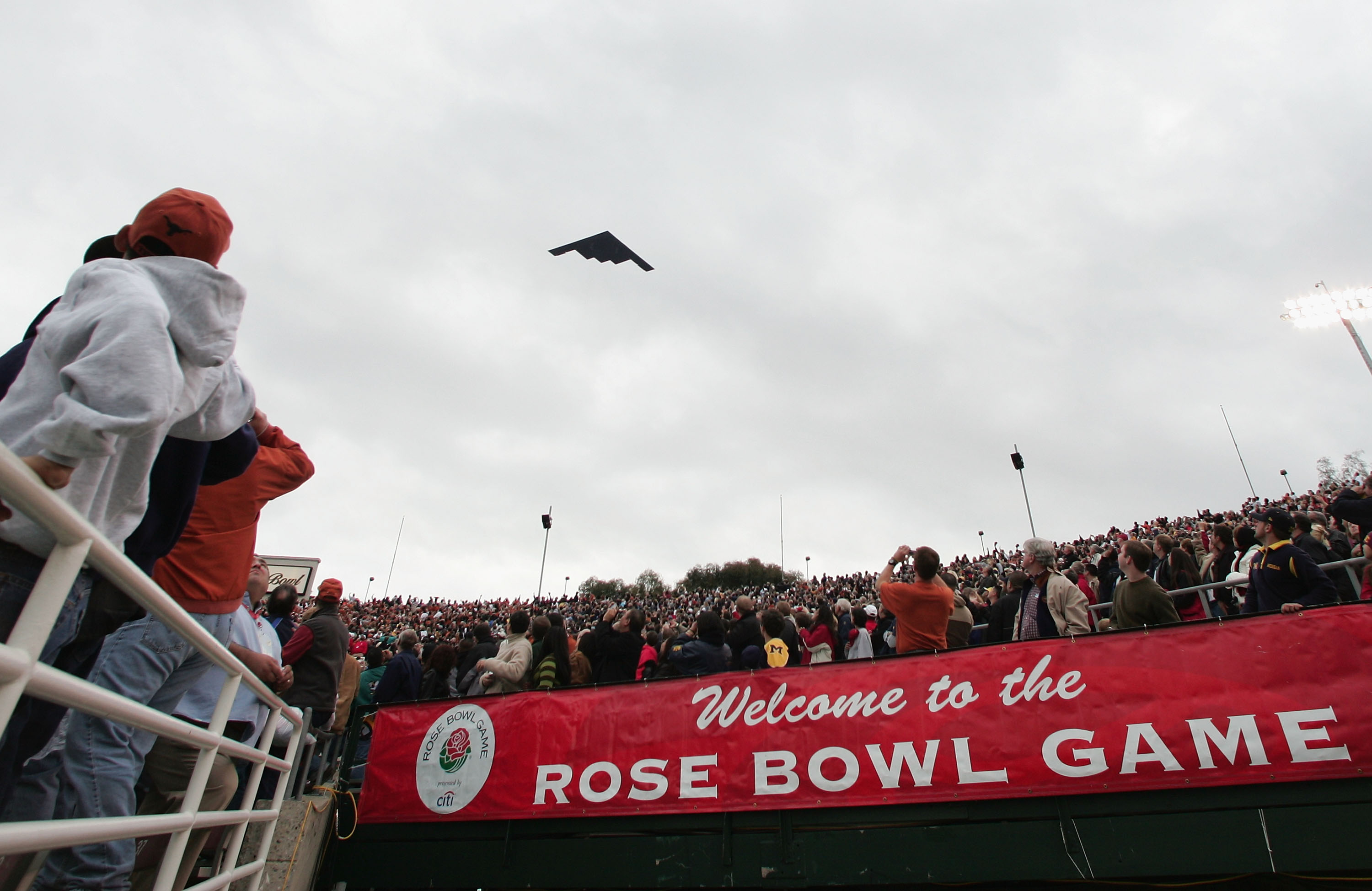 B-2 Spirit Bomber To Fly Over Rose Parade And Rose Bowl – NBC Los Angeles