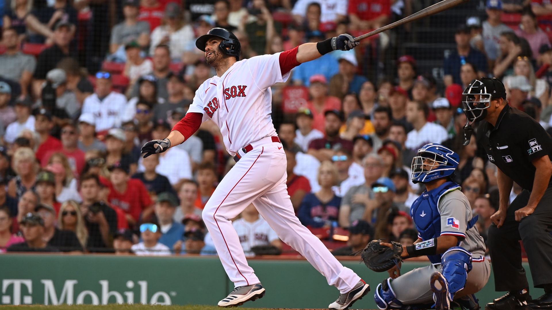 Dodgers Agree to 1-Year Contract with Designated Hitter J.D. Martinez