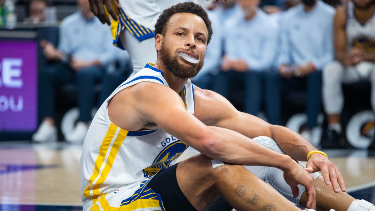 Steph Curry Injury Update: Warriors Star Not Close to Picking Up Basketball  – NBC Los Angeles