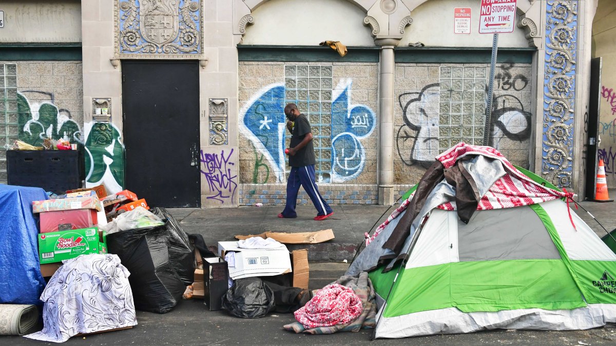 Supreme Court to consider local anti-homeless laws – NBC Los Angeles - Vimarsana News