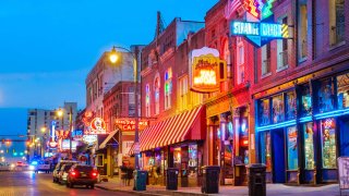 Colorful cafe bars at the iconic Beale Street music and entertainment district of downtown Memphis, Tennessee.