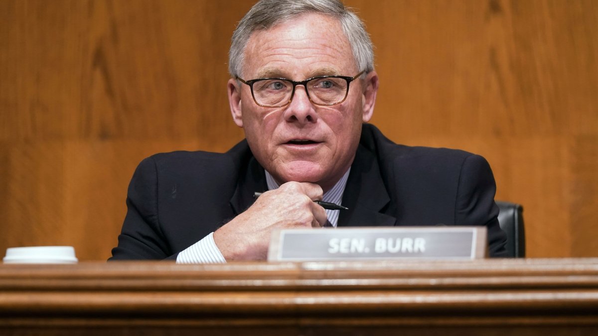 SEC Ends Insider Trading Probe of Ex-Sen. Richard Burr and Brother-In-Law Without Taking Action, Lawyers Say - Vimarsana News