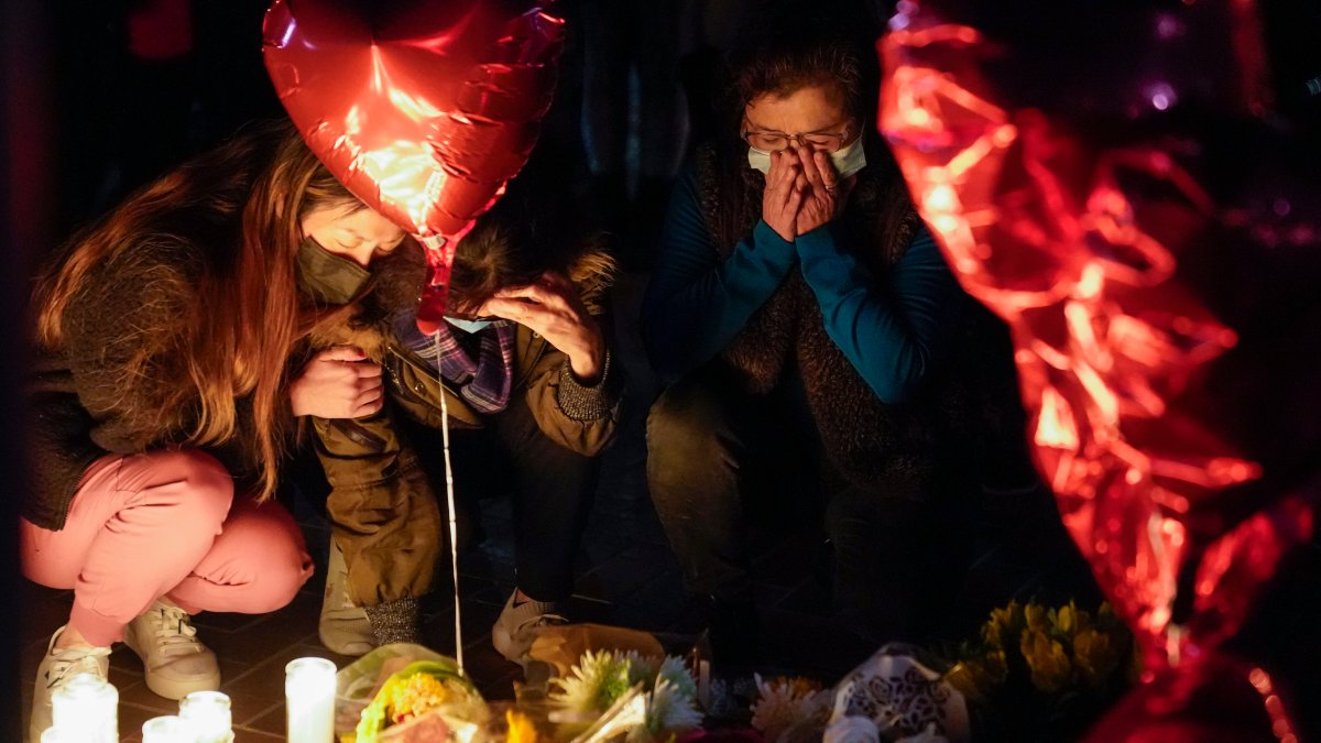 Are Americans Giving Up in the Battle Against Gun Violence? – NBC Los Angeles - Vimarsana News
