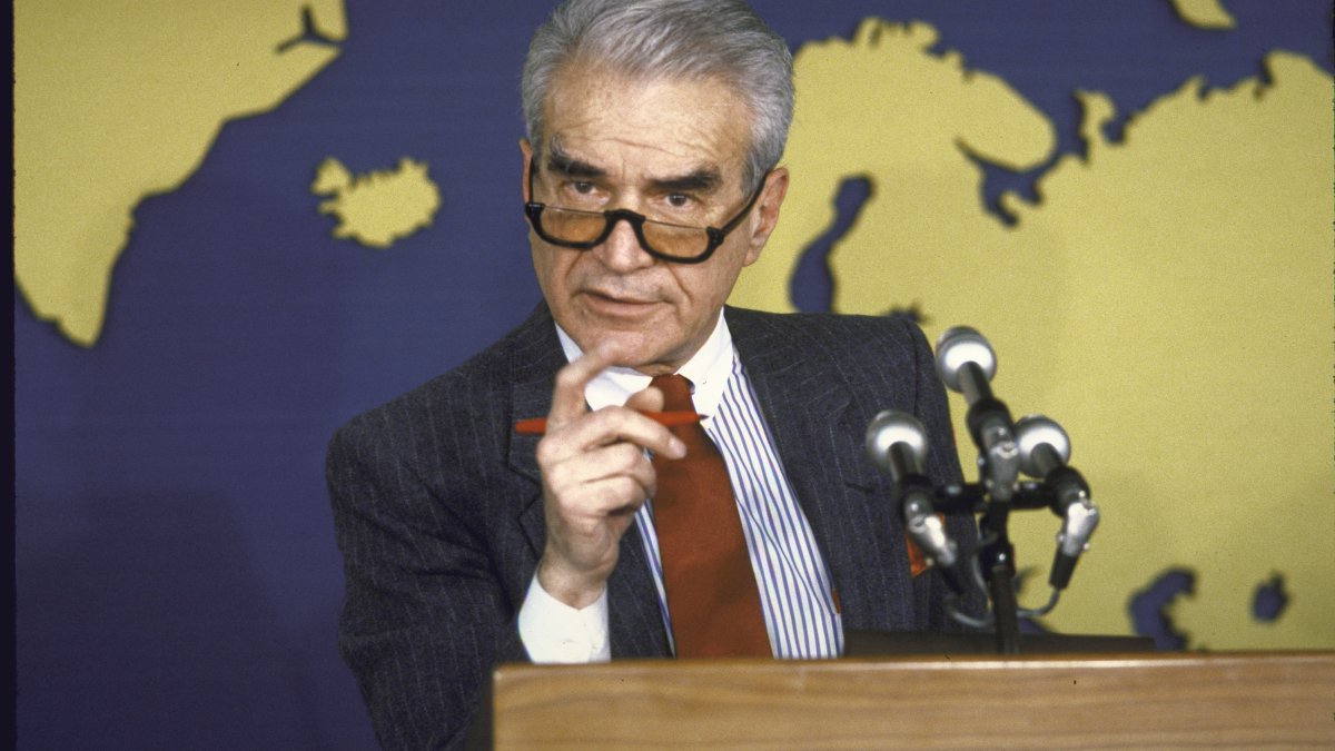 Bernard Kalb, Veteran Foreign Correspondent, Dies at 100 – NBC Los Angeles - Vimarsana News