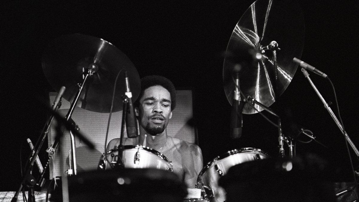Fred White, Former Drummer for Chicago-Based Earth, Wind & Fire, Dies – NBC Los Angeles - Vimarsana News