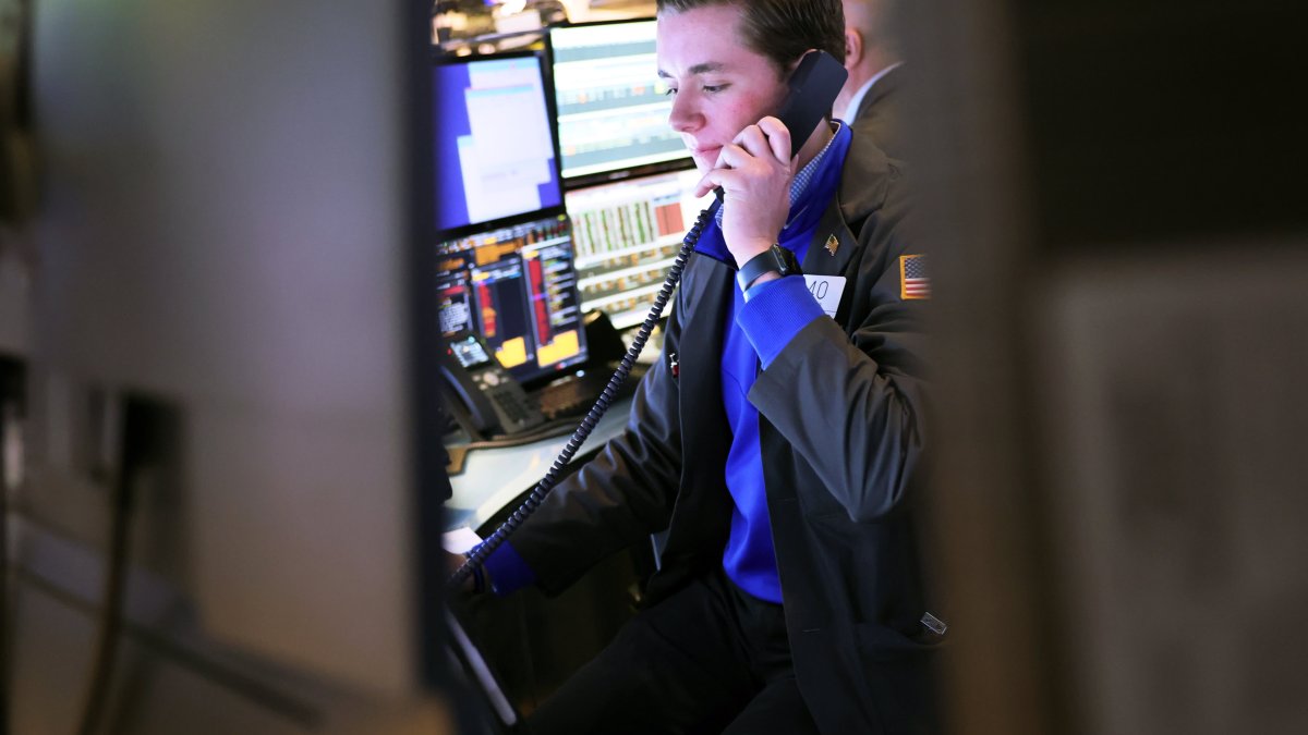 Stock Futures Slide to Start Week With More Earnings and a Powell Speech Ahead - Vimarsana News