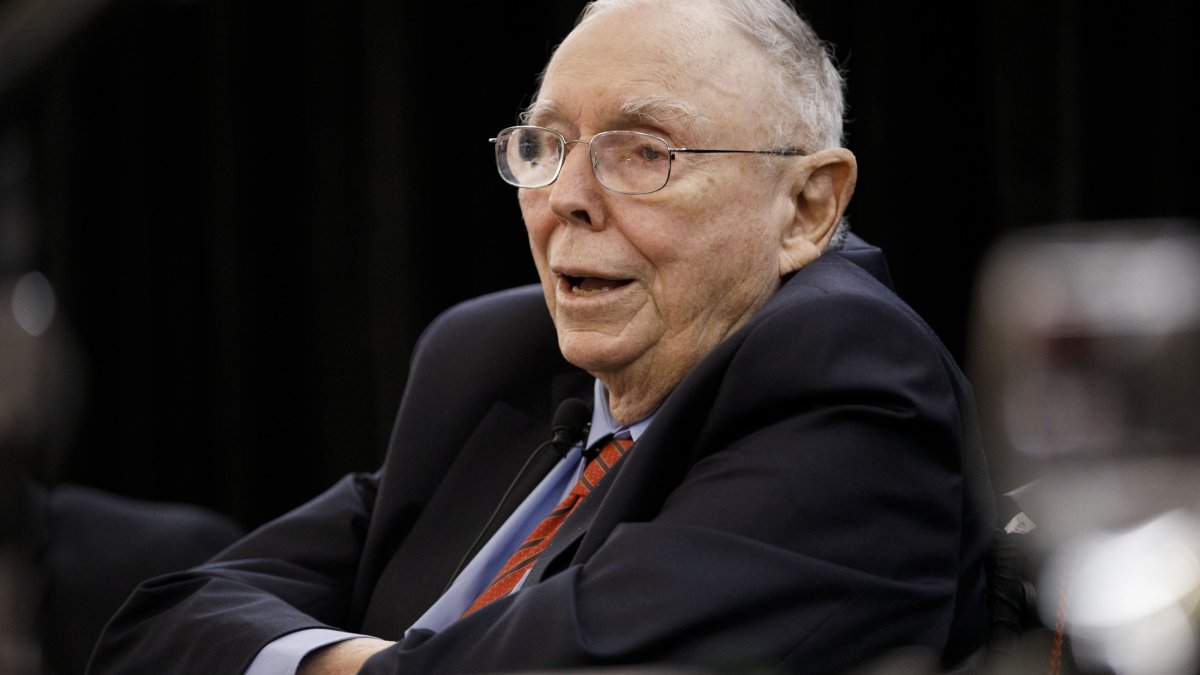Billionaire Charlie Munger: Cryptocurrency Is 'Crazy, Stupid Gambling,' and 'People Who Oppose My Position Are Idiots' – NBC Los Angeles - Vimarsana News