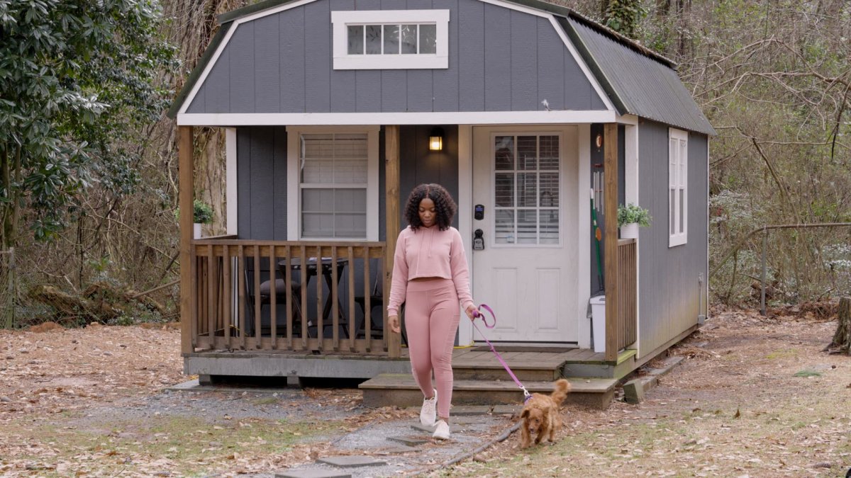 How One Woman Built a ‘Luxury Tiny Home’ in Her Backyard for $35K and Now Has $0 Expenses
