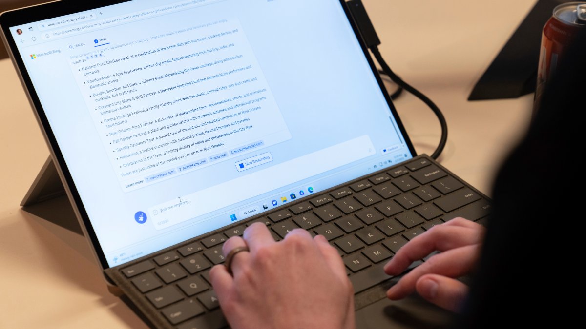 Google, Microsoft Among Tech Companies Unveiling AI Search Chatbots – NBC Los Angeles - Vimarsana News