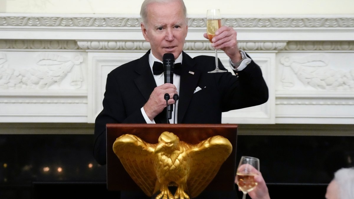 Biden Hosts Dinner at White House in Effort Towards Bipartisanship – NBC Los Angeles - Vimarsana News