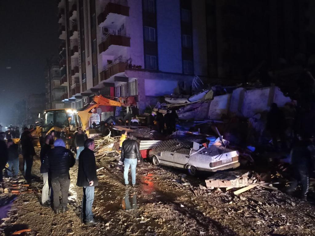 Powerful 7.8 Quake Knocks Down Buildings in Turkey, Syria