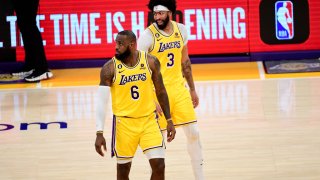 LeBron James puts on show in return, leads Los Angeles Lakers to